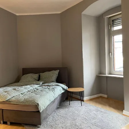 Grosser Altbau In Zentraler Lage Apartment *